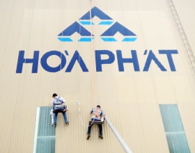 Vẽ logo quảng cáo trên tường cao - Công ty thức ăn chăn nuôi Hòa Phát 